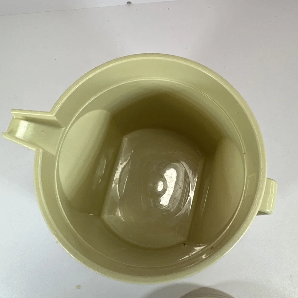 Vintage 70's Tupperware Creamer Push n Seal Top Tan NOS Harvest Gold 1414-2